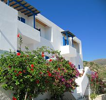 Manthos Place Hotel in Ios Mylopotas Beach